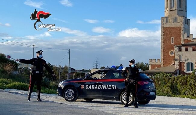 Aggredisce la ex fidanzata e 2 sue amiche: 23enne bloccato dai Carabinieri