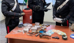 Sequestro di armi, droga ed esplosivi: 5 arresti e diverse denunce