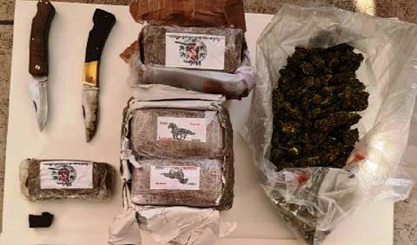 In casa hashish e marijuana per 1,6 kg: in manette un uomo e una donna