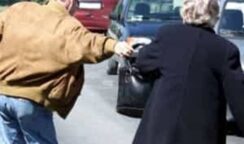 Scippano la borsetta ad un'anziana e la fanno cadere: arrestati due 17enni