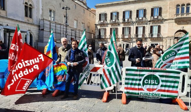 Sit in dei lavoratori “Funzioni Locali” e “Sanità Pubblica” per il rinnovo del contratto di lavoro