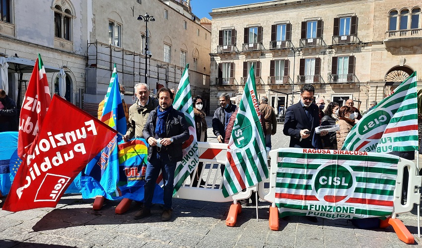 Sit in dei lavoratori “Funzioni Locali” e “Sanità Pubblica” per il rinnovo del contratto di lavoro