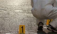 Colpi d'arma da fuoco in via Algeri: ferito ad entrambe le gambe un 29enne