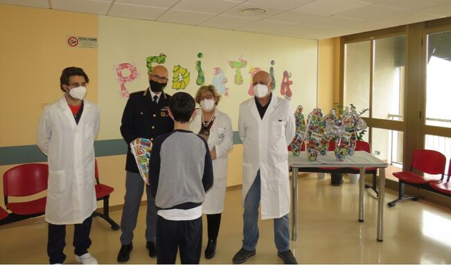 Uova pasquali in dono per i bambini ricoverati nel reparto di Pediatria dell’ospedale di Lentini