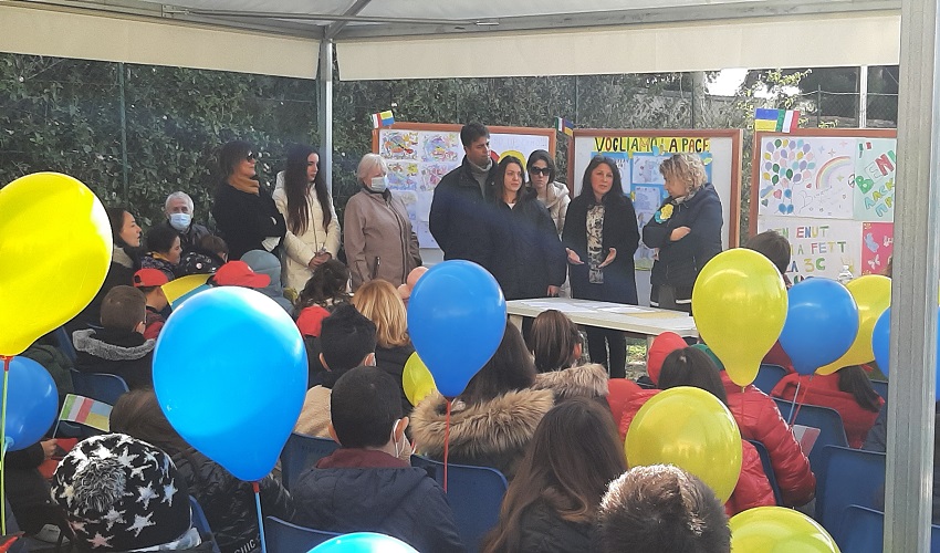 Bimbi ucraini tornano sui banchi di scuola a Siracusa: la cerimonia di accoglienza alla Vittorini