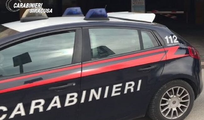 Coppia di conviventi ai domiciliari per spaccio a Canicattini Bagni