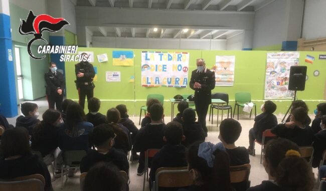 I Carabinieri di Augusta incontrano gli studenti dell’Istituto comprensivo “Valle dell’Anapo“