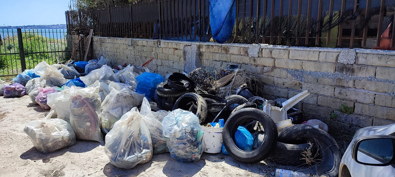 Evento nazionale "Plastic free": a Siracusa ripulita la spiaggia della Playa
