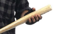 Bastonate al fratello al culmine di un litigio: 44enne denunciato