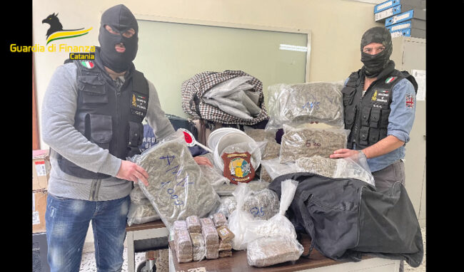 Traffico di droga, sequestrati 47 chili tra hashish, marijuana e cocaina. Due arresti