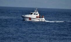 Tragedia in mare: 40enne si allontana con il materassino e muore