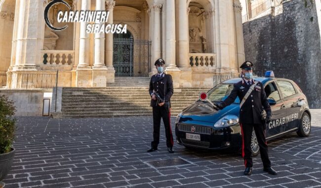 Badante deruba dell'oro una coppia di anziani: arrestato