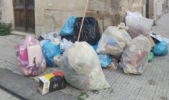 Crisi dei rifiuti, il sindaco Italia alla Regione: "E' indegno permettere che le nostre città si riempiano di spazzatura"