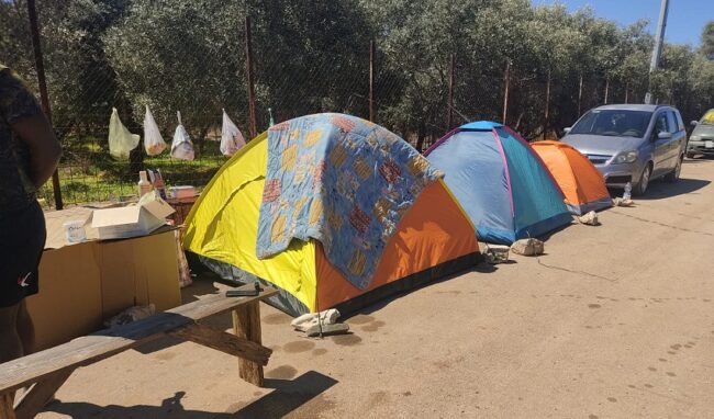 Villaggio per lavoratori stagionali chiuso: a Cassibile spuntano piccoli accampamenti