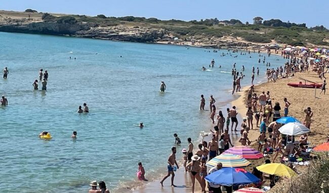 Esplode l'estate: le spiagge del Siracusano prese d'assalto