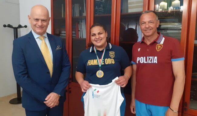 Il Questore Sanna incontra la giovane campionessa di boxe Maria Nicolosi