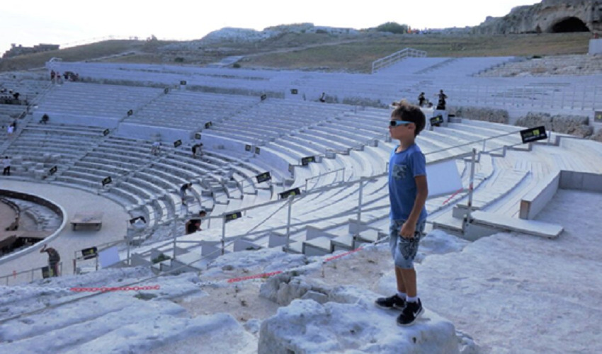 Icaro Junior: 2.500 bambini al Teatro Greco