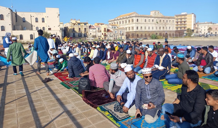 Preghiera collettiva di fine Ramadan sulla terrazza del Talete