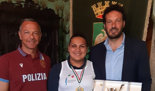 Premiata dal sindaco Italia la campionessa juniores di pugilato Maria Nicolosi