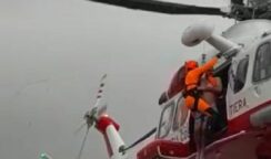 Si tuffa in mare a Fontane Bianche con onde alte oltre 2 metri: salvato da un elicottero della Guardia Costiera