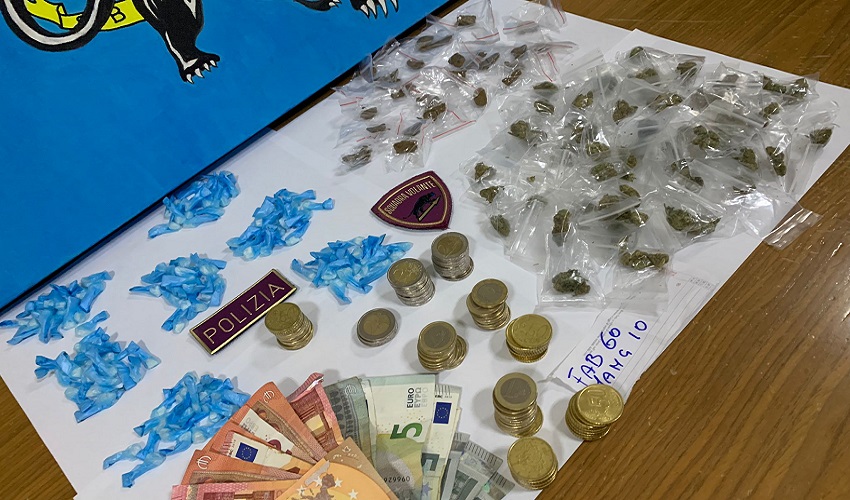 Contrasto al consumo e alla vendita di stupefacenti: 2 arresti e una denuncia