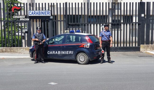 Sorpresi a rubare materiale ferroso in una scuola a Lentini: 4 arresti