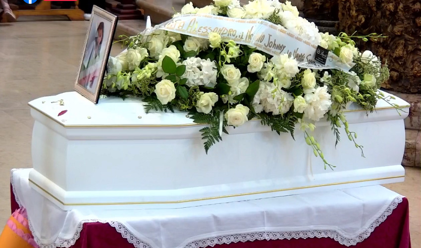 I funerali della piccola Elena a Catania, mons. Renna: "Martire innocente"