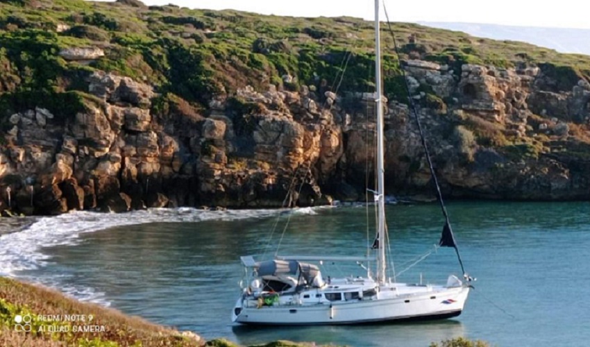 Imbarcazione migranti a Calamosche: entro oggi il recupero e la bonifica della spiaggia