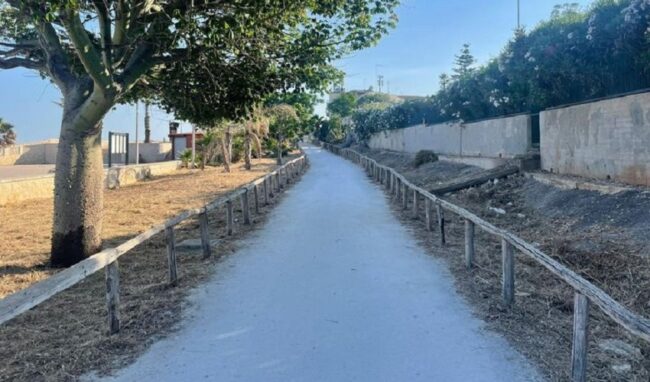 La pista ciclabile "Rossana Maiorca" liberata dalle erbacce