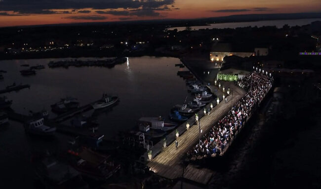 Sfilata D&G a Marzamemi, serata da sogno per il borgo marinaro