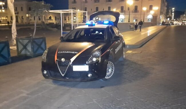 Blitz dei Carabinieri alla Marina: sequestrati veicoli e sanzioni per alcuni locali