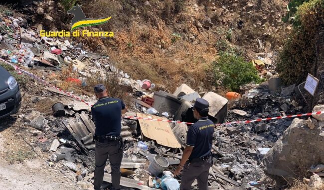 Sequestrata discarica abusiva con oltre 200 tonnellate di rifiuti speciali ad Avola