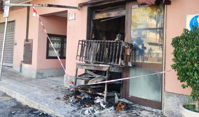 Incendio in un panificio nella notte a Floridia: danni ingenti