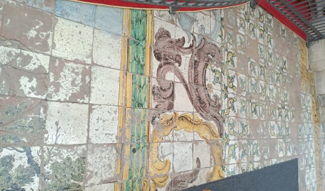 Pavimento in piastrelle di maiolica di Valenza nel Monastero di Montevergine: appello per il restauro