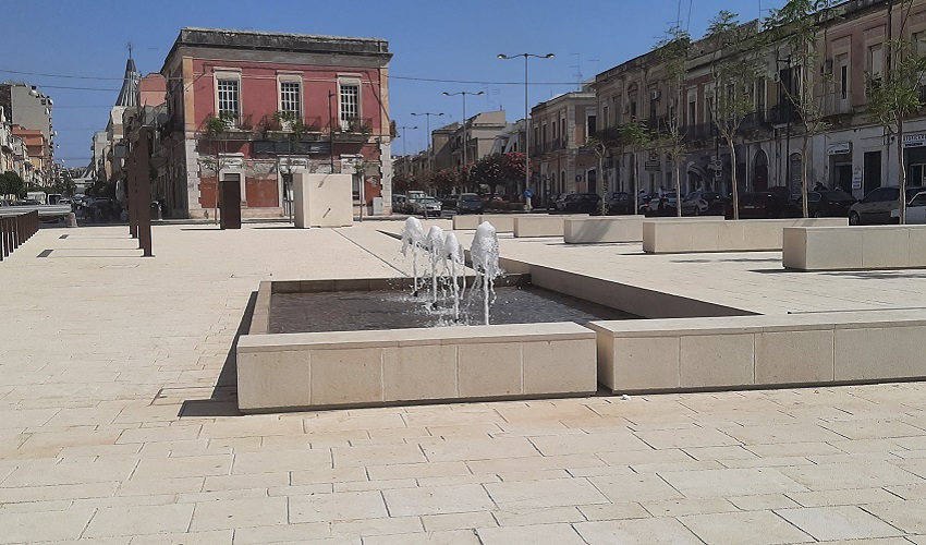 In piazza Euripide la scopertura della nuova stele commemorativa della lacrimazione della Madonna