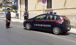Calci e pugni per ottenere la restituzione di denaro: 31enne ai domiciliari