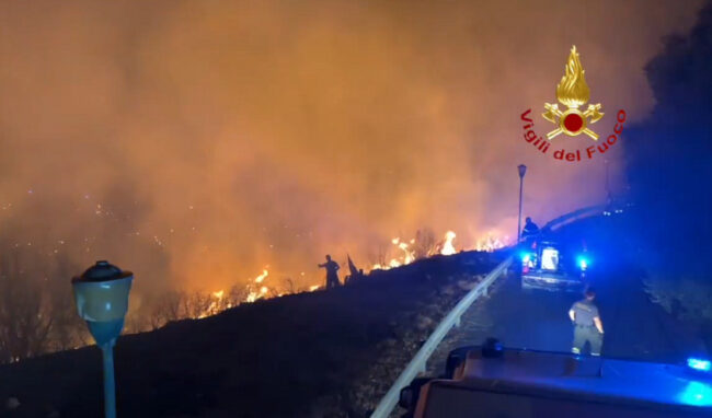 Ieri record di incendi in Sicilia: 130 roghi