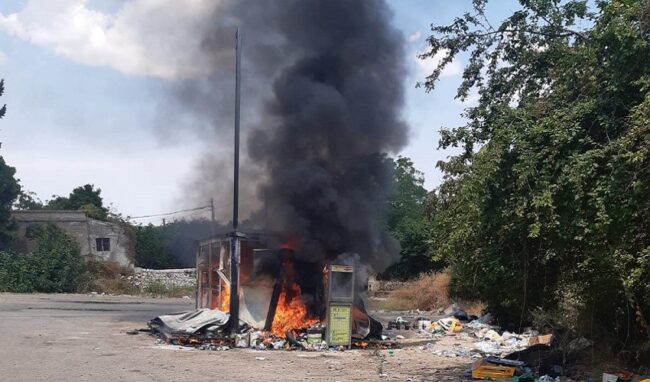 In fiamme l'isola ecologica di contrada Santa Lucia a Noto