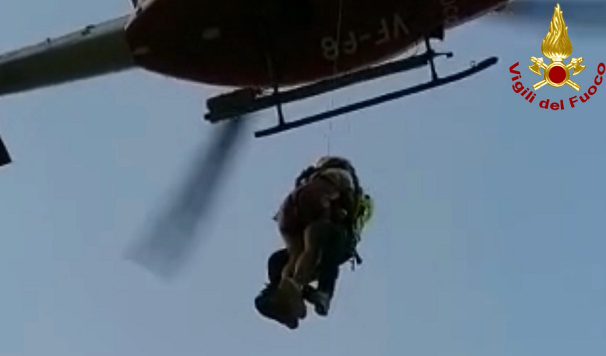 Donna infortunata ai laghetti di Avola: soccorsa da un elicottero dei Vigili del fuoco