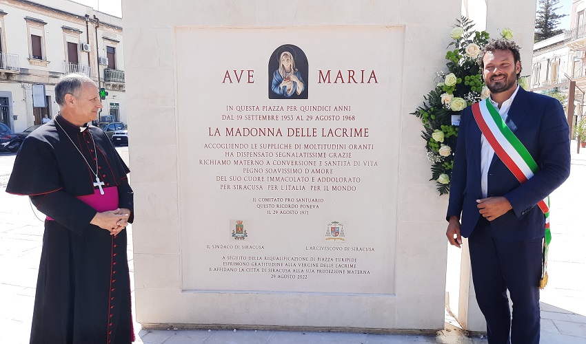 Scoperta la nuova stele dedicata alla lacrimazione della Madonna: "Segno profondo dell'identità collettiva"