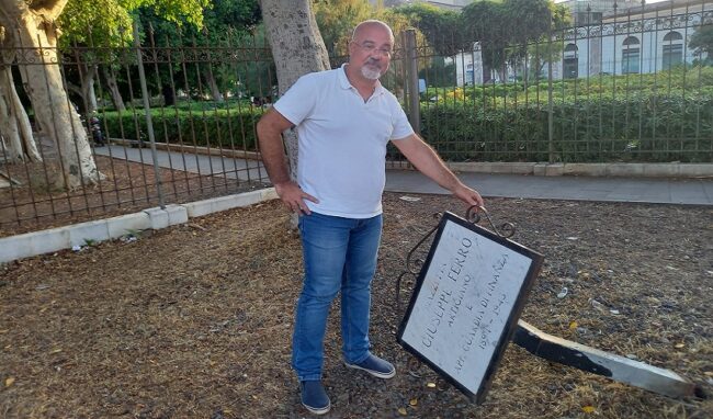 Vandali in azione a Siracusa: sradicata la lapide in memoria del caduto in guerra Giuseppe Ferro