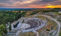Stagione 2023 al Teatro Greco di Siracusa: Muscato, Tiezzi, Salvo e Peparini i registi