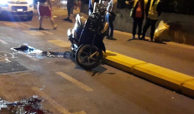 Grave incidente in via Algeri: auto travolge moto con 2 ragazzini a bordo. Uno è gravissimo