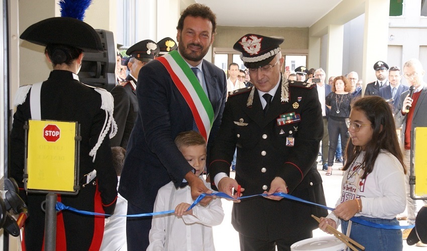 Un presidio dei Carabinieri nella scuola Chindemi di via Algeri: l'inaugurazione