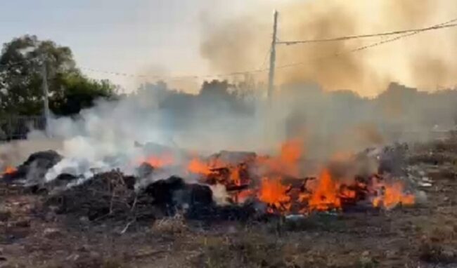 Incendio di rifiuti: area sequestrata e denuncia dell'autore del rogo