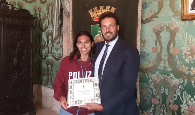 La canoista Irene Burgo premiata dal sindaco Francesco Italia