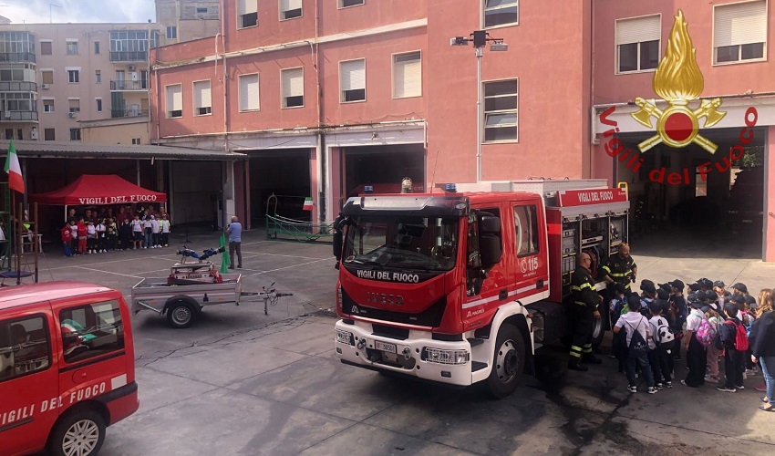 Settimana Nazionale della Protezione Civile: 5 classi delle elementari in visita al Comando provinciale dei Vigili del fuoco