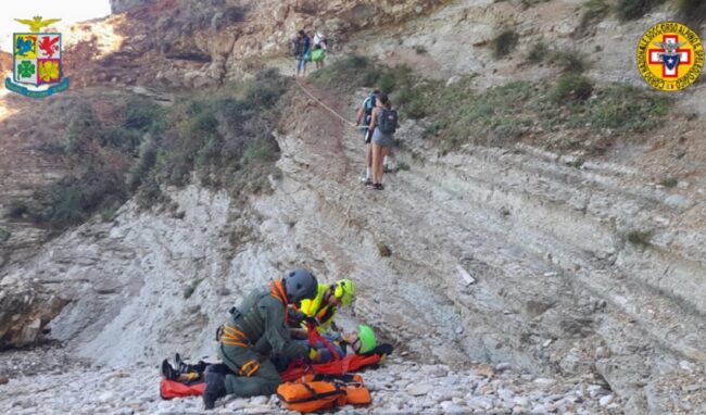 Scivola sulla scogliera di Cala dei Sogni: soccorso a turista americana