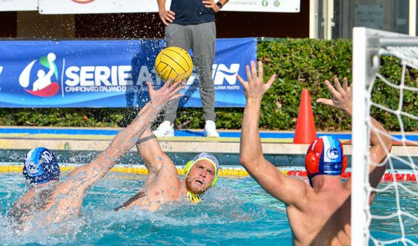 Testa-coda tra Ortigia e Nuoto Catania. Biancoverdi senza Rossi e Ferrero