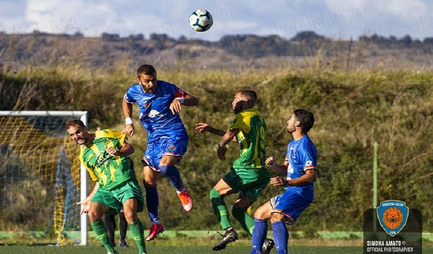 Pari in rimonta per l'Asd Siracusa a Palazzolo. Gli azzurri puntano l'indice contro le decisioni arbitrali